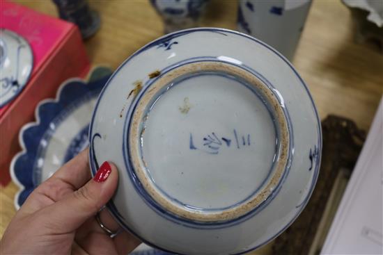 A quantity of mixed blue and white Chinese ceramics tallest 23cm